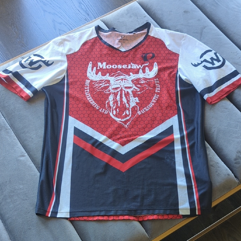 Moosejaw Red and White Graphic Tee
